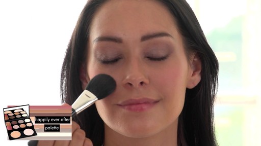 Stila Happily Ever After Palette - image 8 from the video