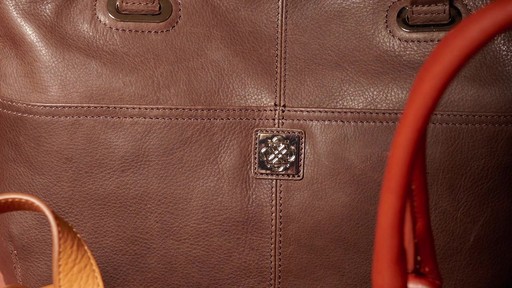 Piazza Bianca Shopper - image 3 from the video