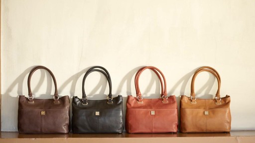 Piazza Bianca Shopper - image 4 from the video