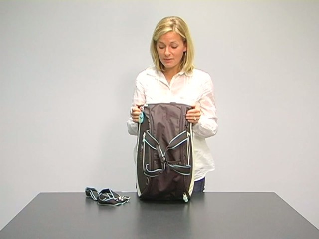 Sherpani Blaze Gym Bag - image 5 from the video