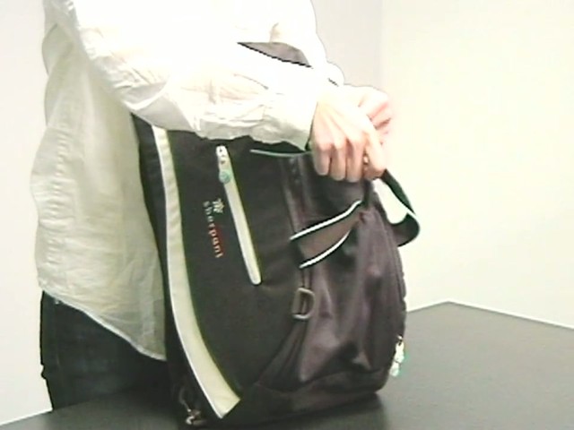 Sherpani Blaze Gym Bag - image 7 from the video