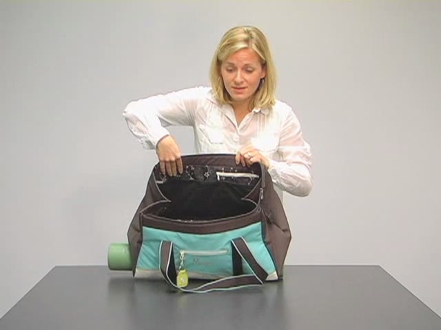 Sherpani Meta 4 Gym Bag - image 8 from the video