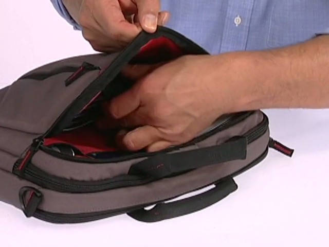 Case Logic VNA Laptop and Netbook Cases - image 4 from the video