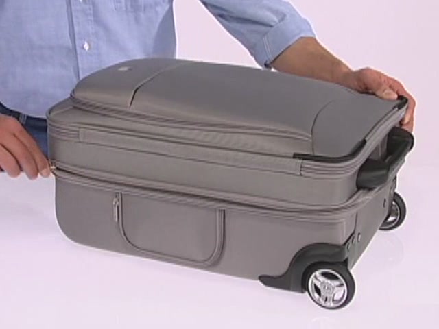 Case Logic LLR Lightweight Wheeled Luggage - image 8 from the video