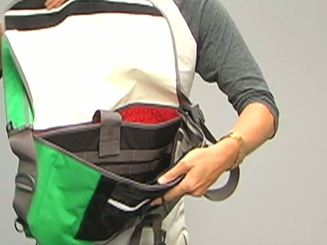 Timbuk2 D-lux Racing Stripe: One Minute Run Down - image 7 from the video