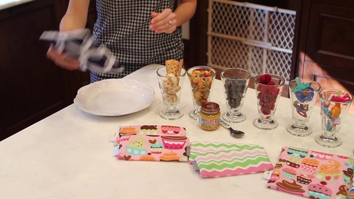 Itzy Ritzy Snack Happens Reusable Bags - image 5 from the video