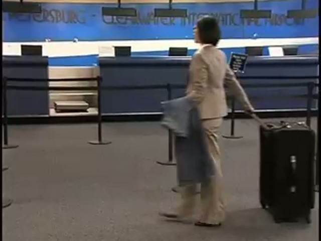 American Flyer Quatro Luggage - image 4 from the video