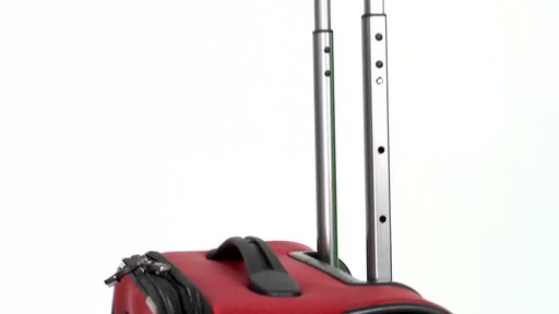 Victorinox WT 4.0 Dual-Casters Handle - image 1 from the video