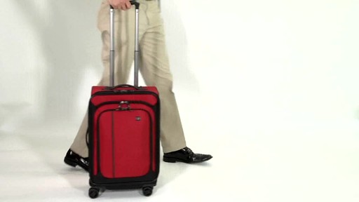 Victorinox WT 4.0 Dual-Casters Handle - image 4 from the video