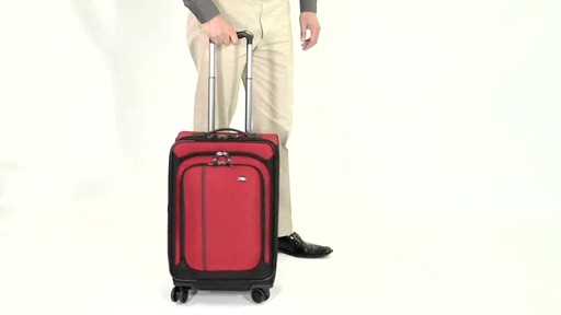 Victorinox WT 4.0 Dual-Casters Handle - image 8 from the video