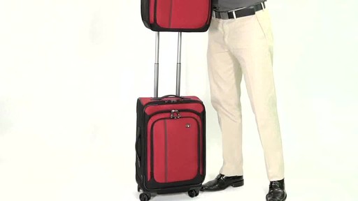 Victorinox WT 4.0 Dual-Casters Handle - image 9 from the video