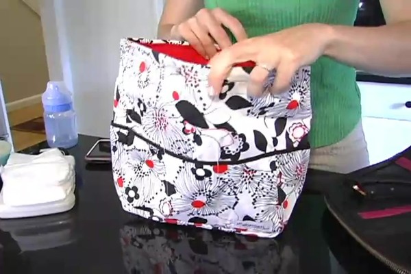 PishPosh Mommy Quick Zip Carryall Rundown - image 2 from the video