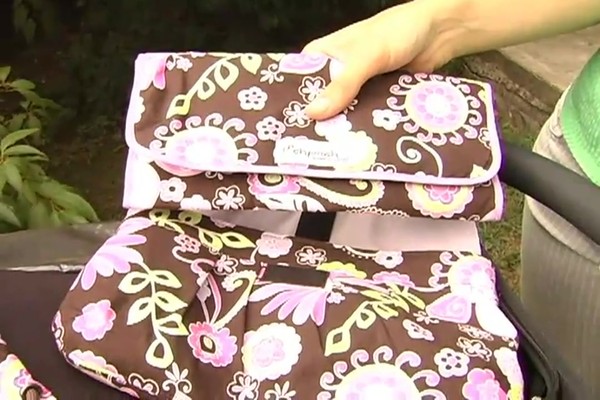 PishPosh Mommy Quick Zip Carryall Rundown - image 7 from the video
