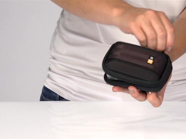 Case Logic Compact Camera case - image 5 from the video