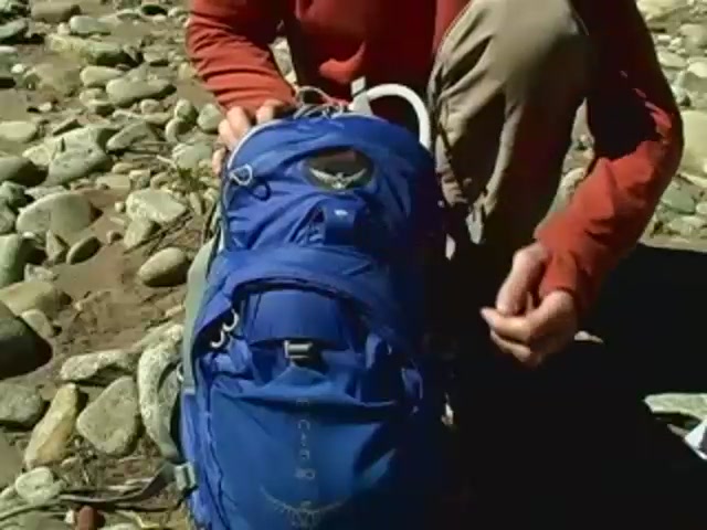 Osprey Manta Hydration Packs - image 8 from the video