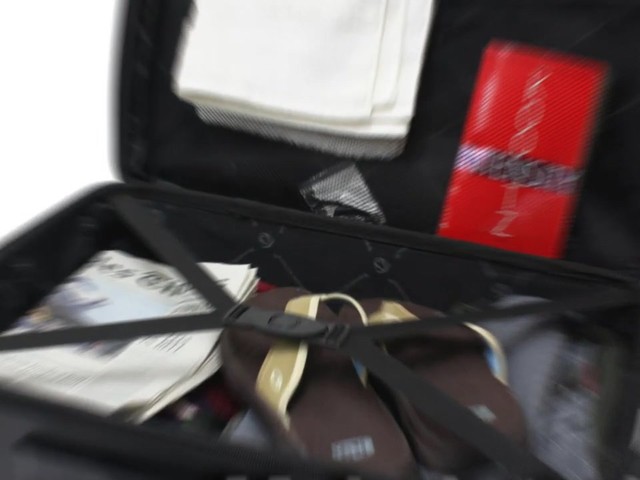 Traveler's Choice Crosstrack Hybrid 20 in. - image 7 from the video