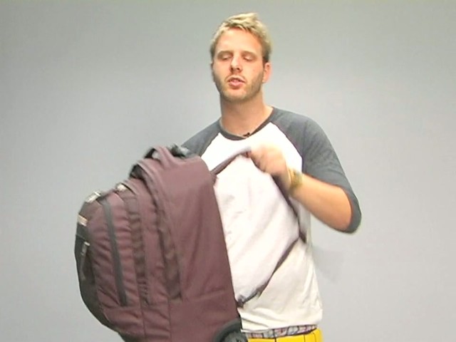 One Minute Rundown:  JanSport Driver 8  - image 5 from the video