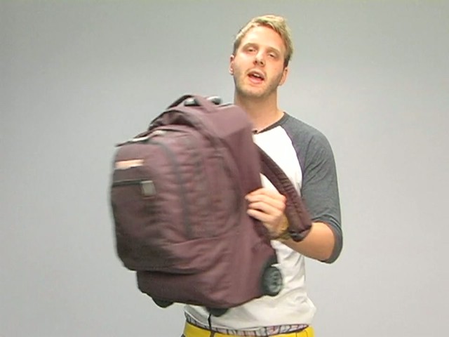 One Minute Rundown:  JanSport Driver 8  - image 6 from the video