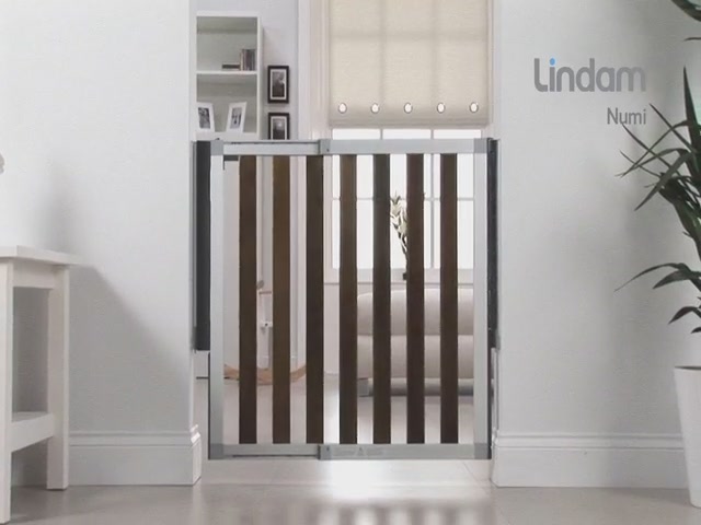 http://normalizer01.liveclicker.com/thumb/194/26413_1_Flv_640x480_thumb_1.jpg/lindam-numi-stairgate-kiddicare-1.jpg