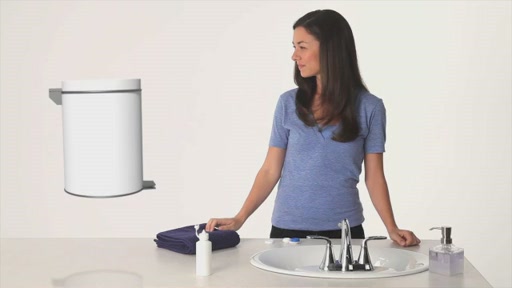 Insertion and Removal of Acuvue Contact Lenses tutorial | VisionDirect.com - image 8 from the video